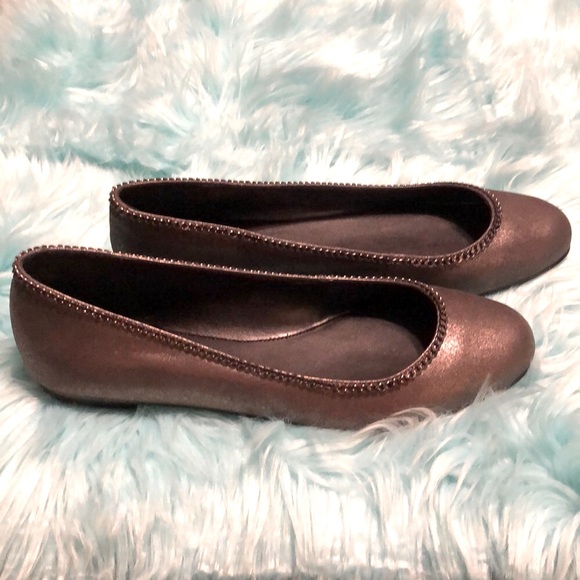 Like New Talbot silver metallic flat ballet 9.5 - Picture 2 of 7